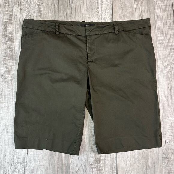 Mossimo Green Bermuda Shorts Womens 18 Mid Rise Regular Fit Stretch Straight Leg - Picture 1 of 4